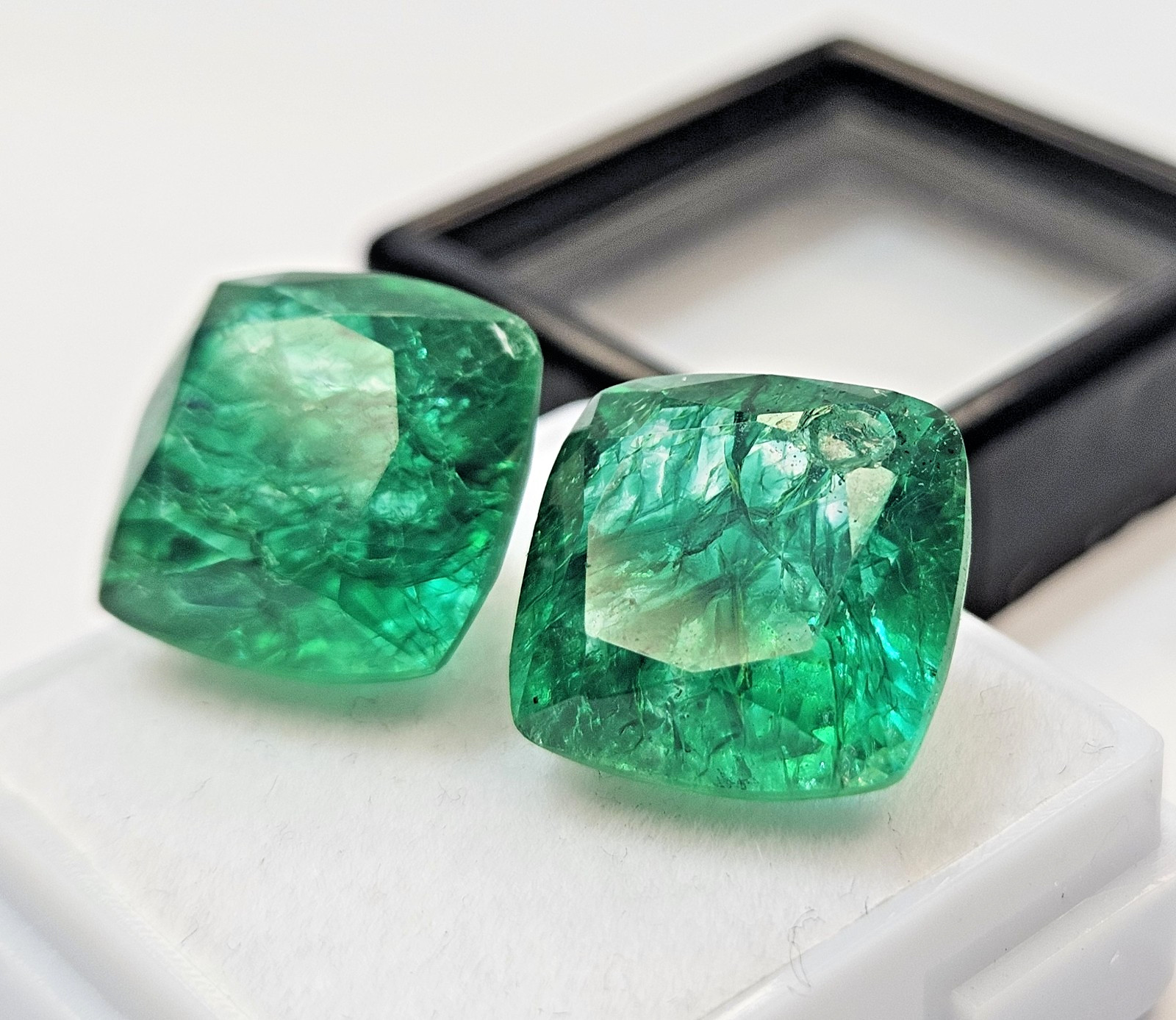 Cushion Pair Green Emerald Colombian 17-18 Ct Natural Gemstone For Earrings