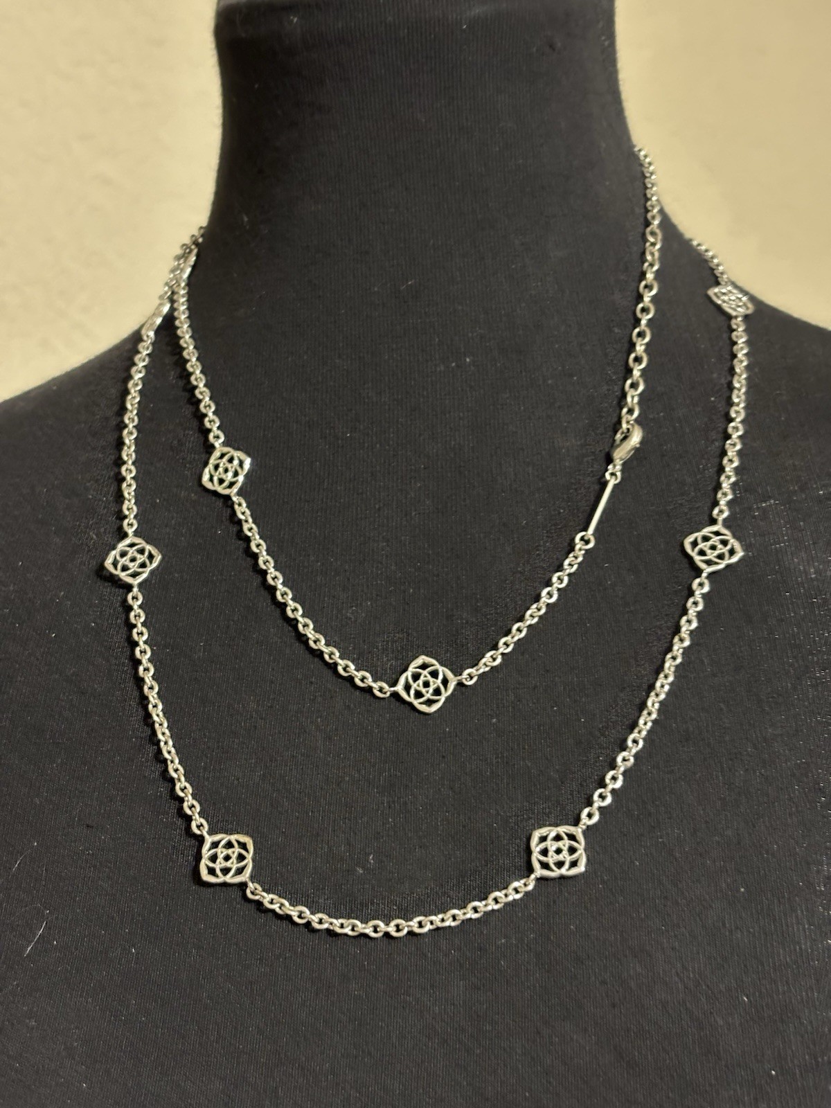 Kendra Scott Necklace 20” Beautiful Great Condition Silver Tone Alone Or Layer