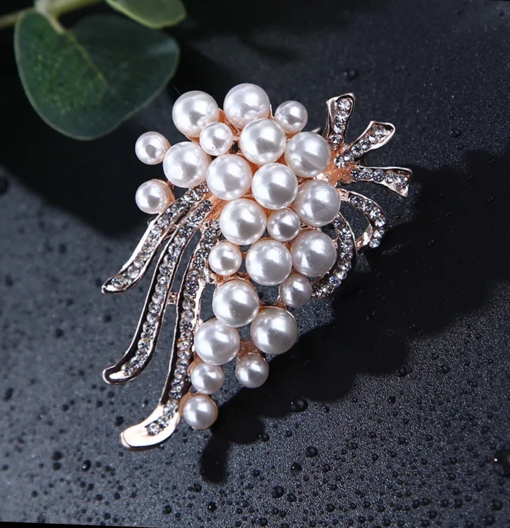 Gold Tone Rhinestone & White Pearl Flower Brooch Pin 6.3cm Cluster Nature
