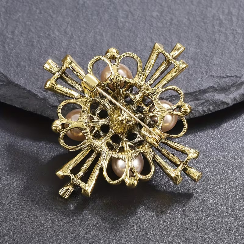 Vintage Flower Sparkling Rhinestones Brooch Pin Women Holiday Fashion Gift