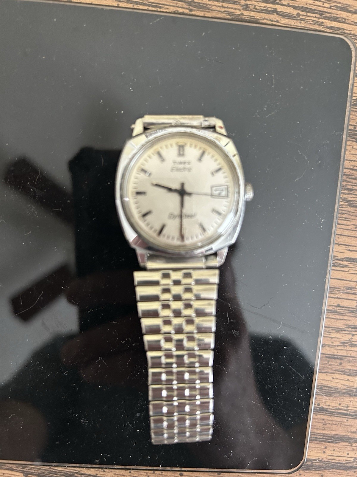 Vintage Timex Electric Dynabeat Mens Silver Wrist Watch Water Resistant W/Date