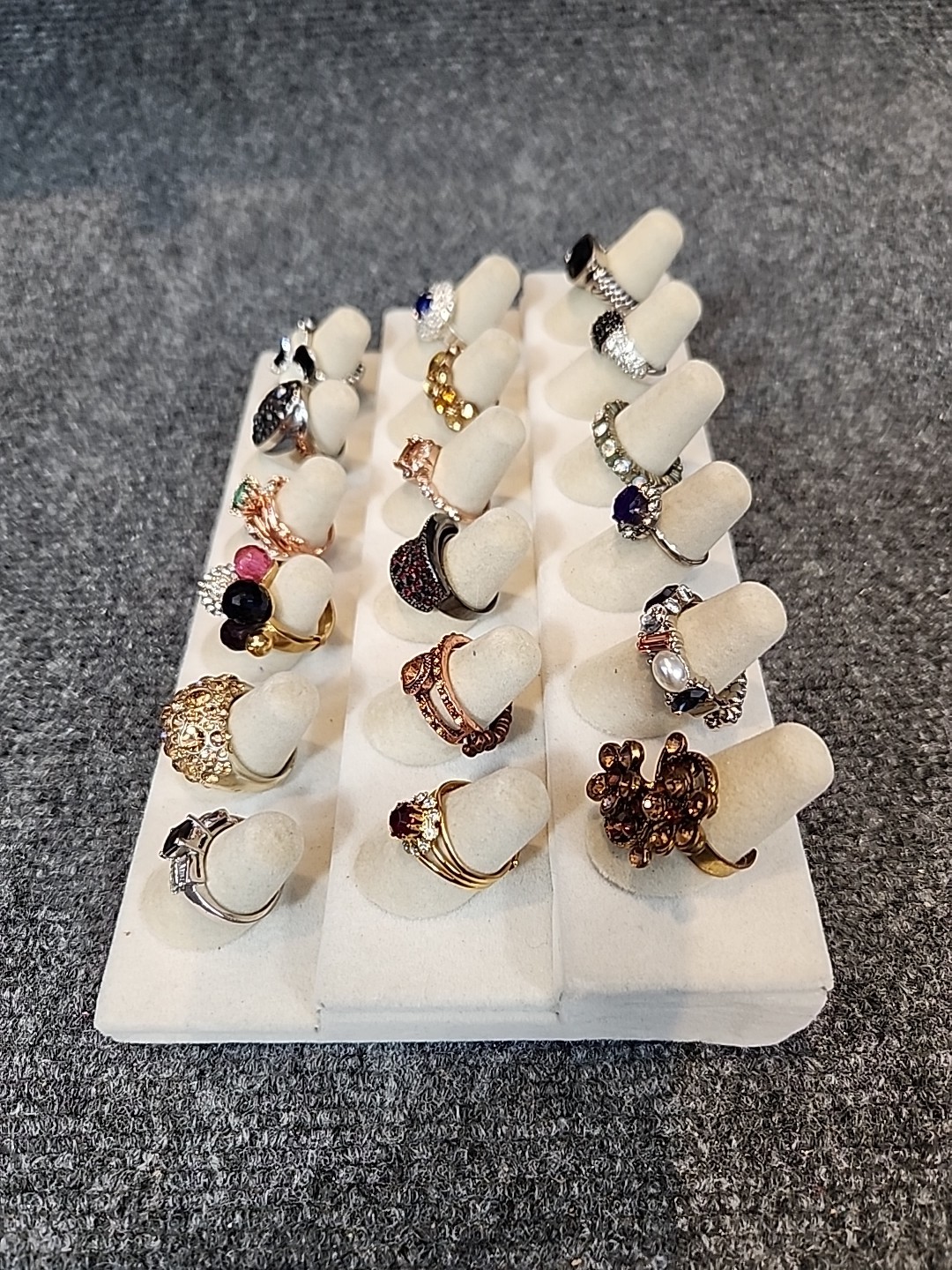 Jewelry 18 Rhinestone Rings Adjustable Sized Stretch Multi-Colored Bands Lot#262