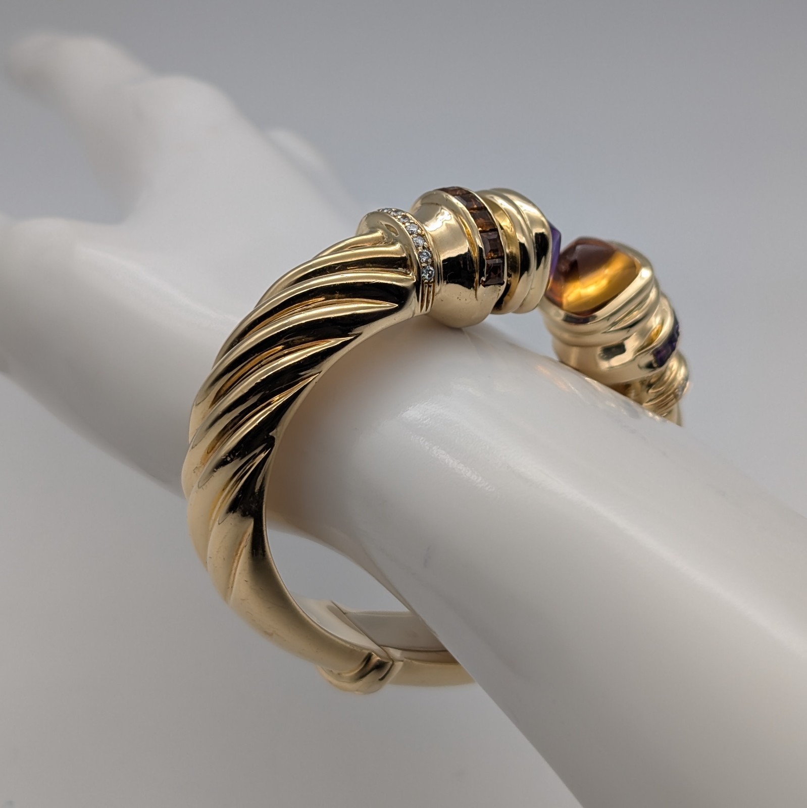 Ladies 750/18K Yellow Gold 0.44ct Diamond Bangle – 71.45g – Up to 16cm N1675