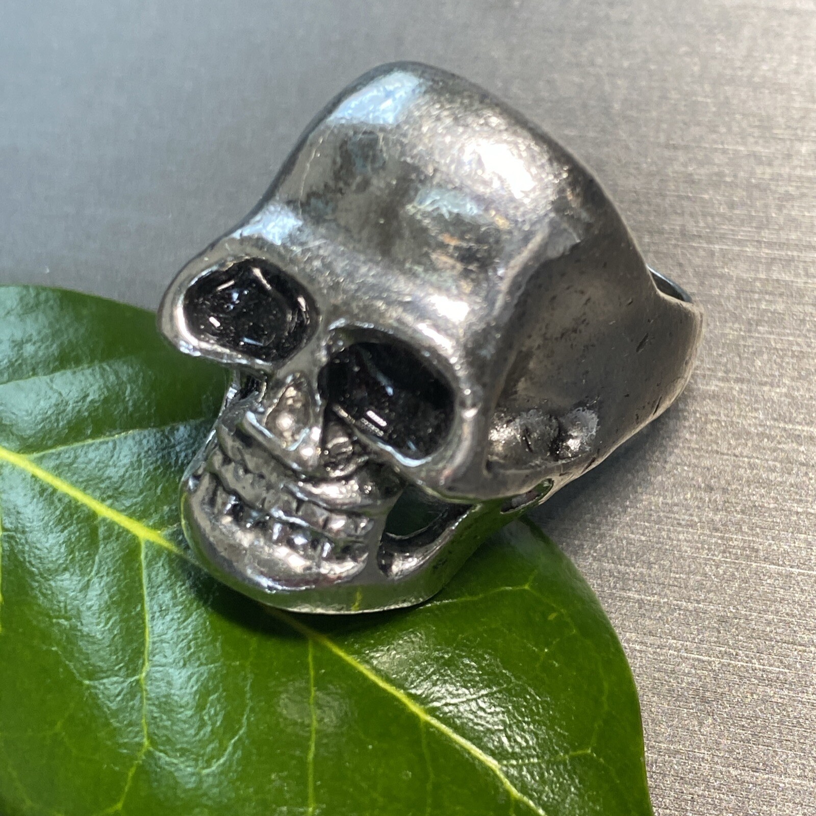 Vintage Mens Skull Ring Estate Jewelry Pre-Owned Size 11 Macabre
