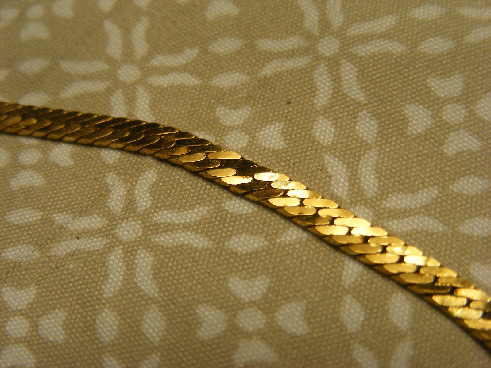 70S TRIFARI NECKLACE RED ENAMEL FEATHER GOLD SERPENTINE CHAIN DISCO ERA JEWELRY