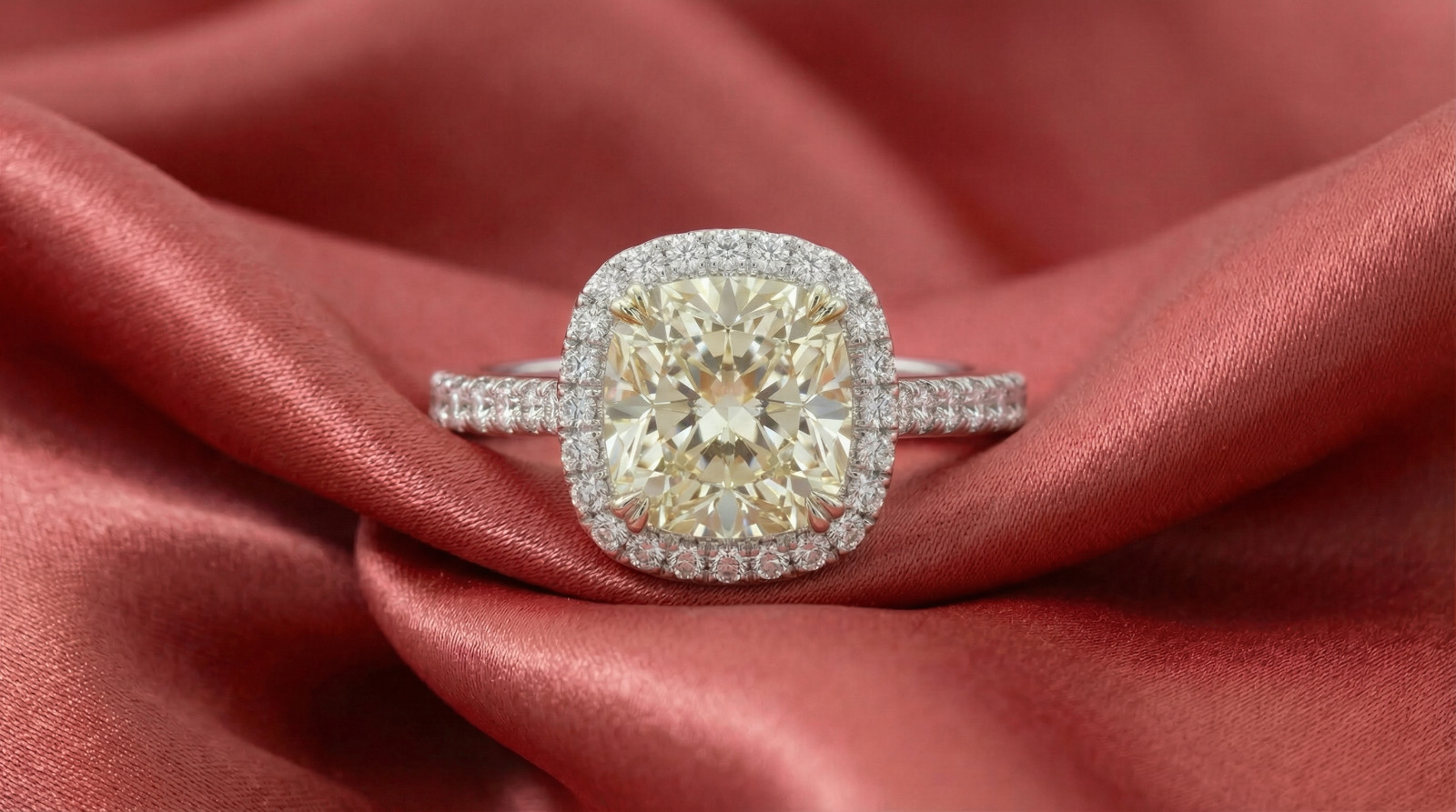 Romantic Cushion Cut Light Yellow Moissanite Halo Ring Sparkling Engagement Gift