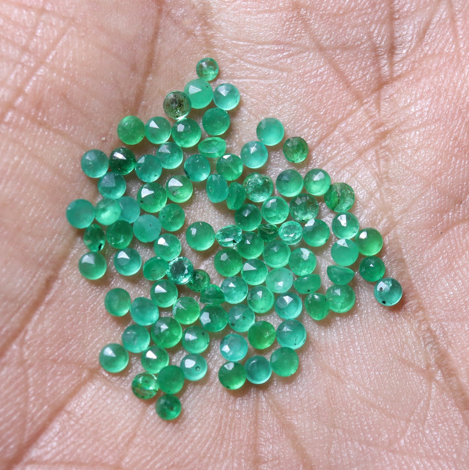 2 To 2.5 MM Natural Green Emerald Faceted Round Gemstones 88 Pcs Lot 6.4 Cts