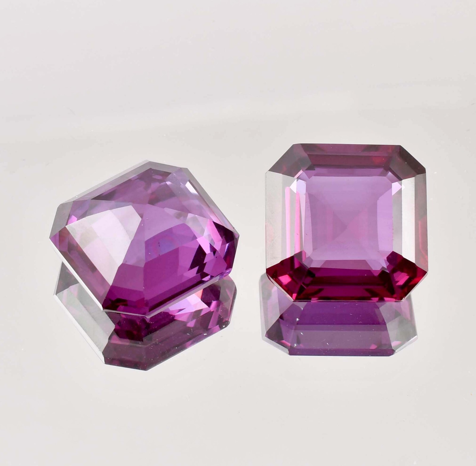 1 Pair 14×14 MM Flawless Natural Color Change Alexandrite Gemstone GIT Certified