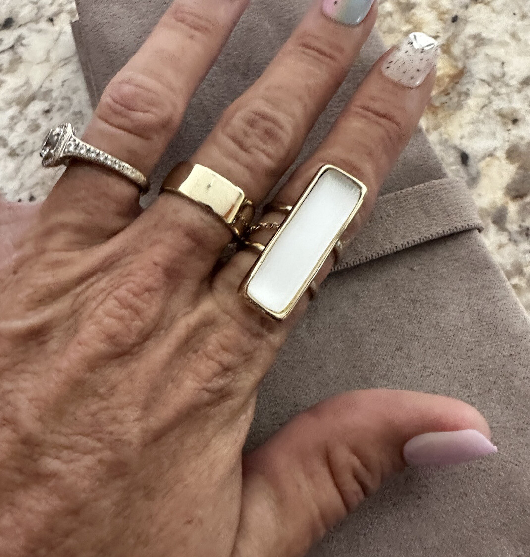 100% Authentic Alexis Bittar Elongated Silver Lucite Double Band Ring Size 7ish
