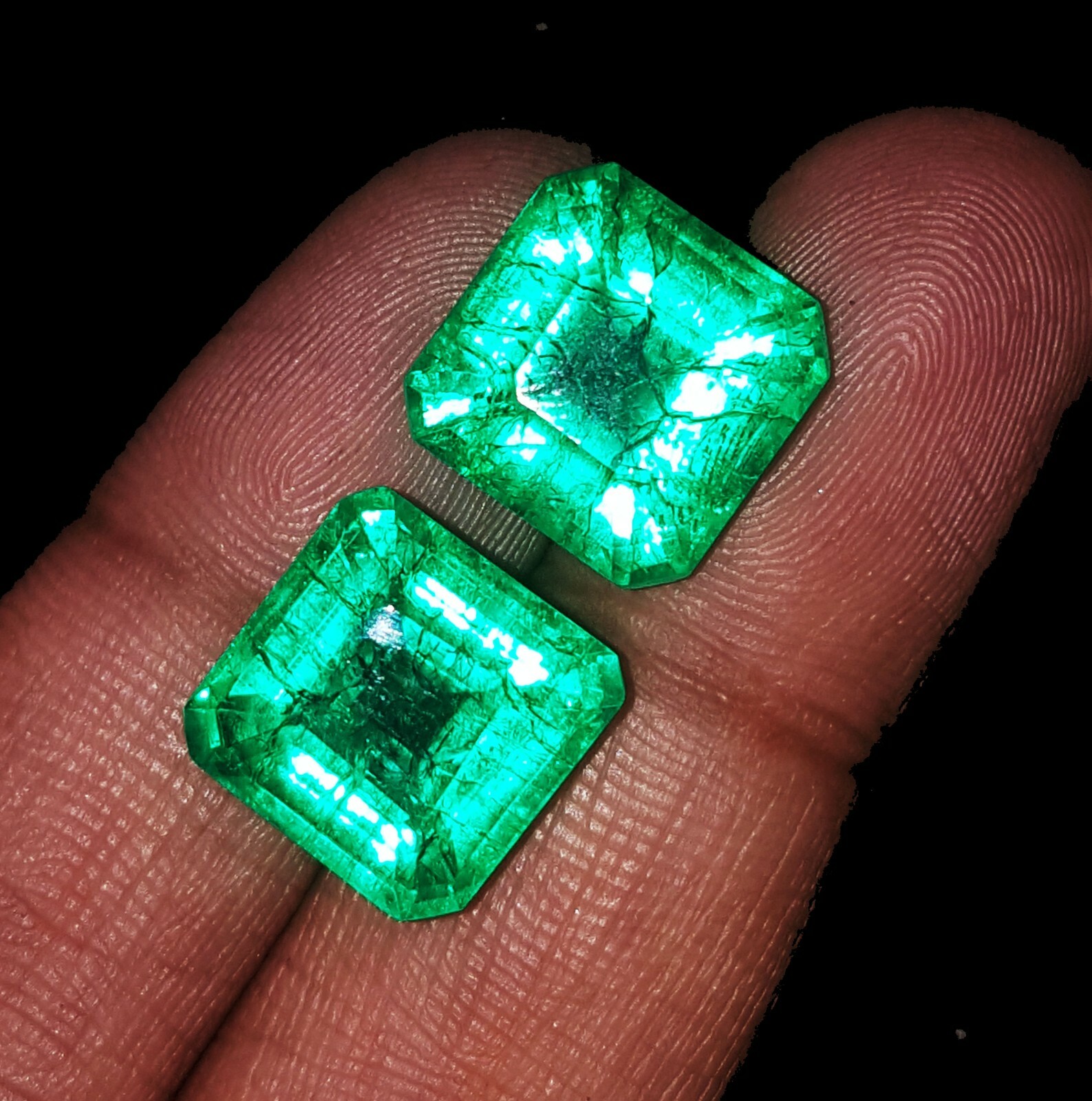 Loose Gemstone Natural Emerald Square Shape Between 18 Ct Pair Certified PE02