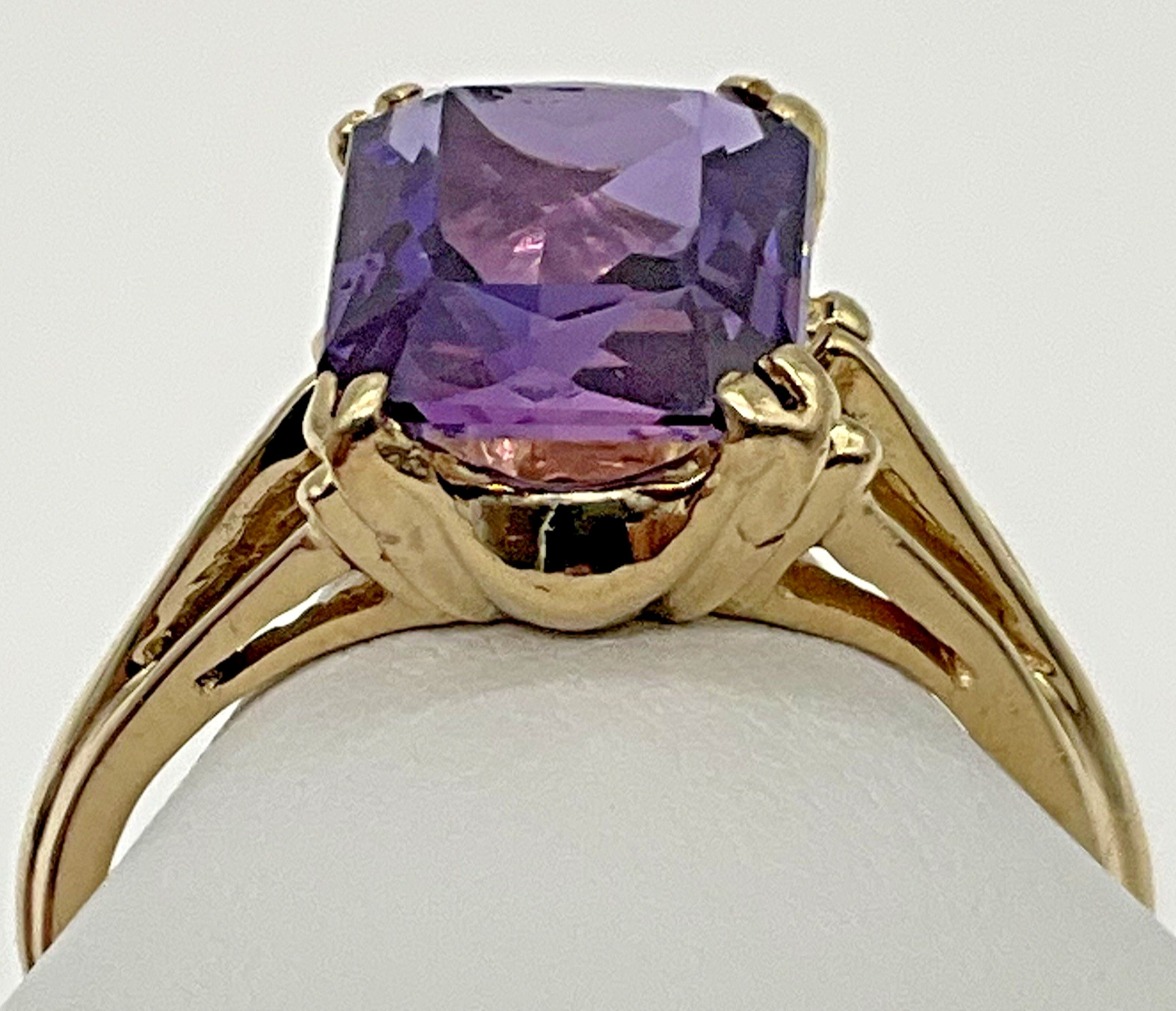 14k Yellow Gold 1.83ct Emerald Cut Amethyst Ladies Ring