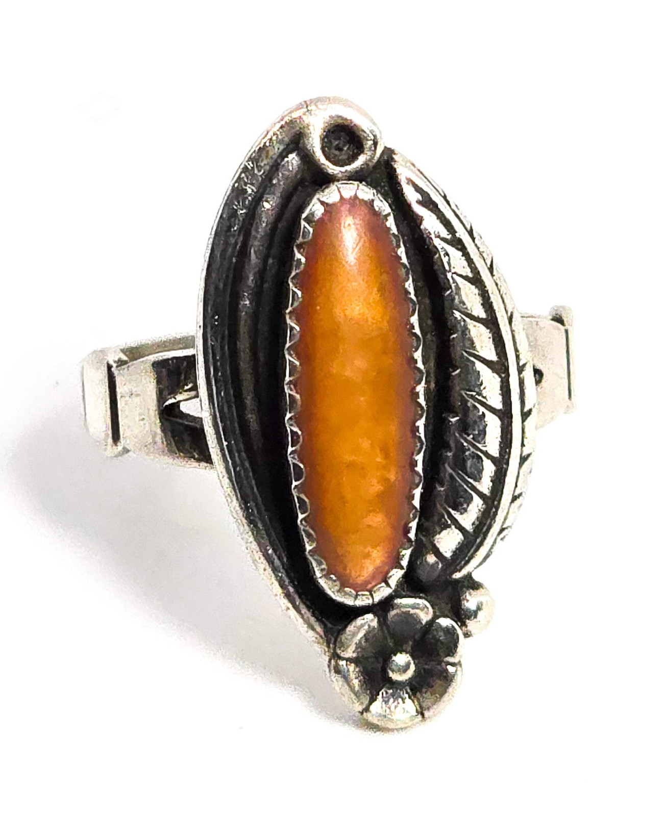 Wheeler Manufacturing Spiny Oyster Native American sterling silver ring size 6