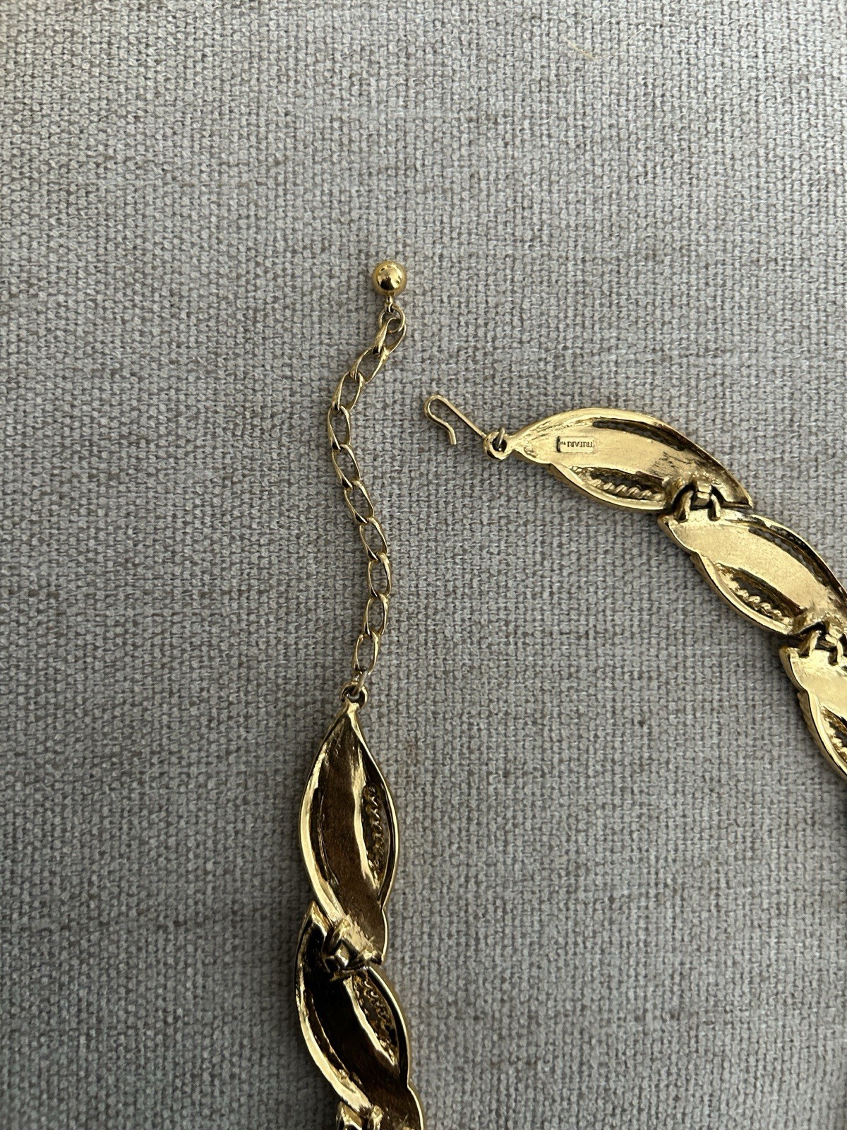 Vintage Trifari Purple Enamel Gold Tone Necklace Elegant Looped Collar