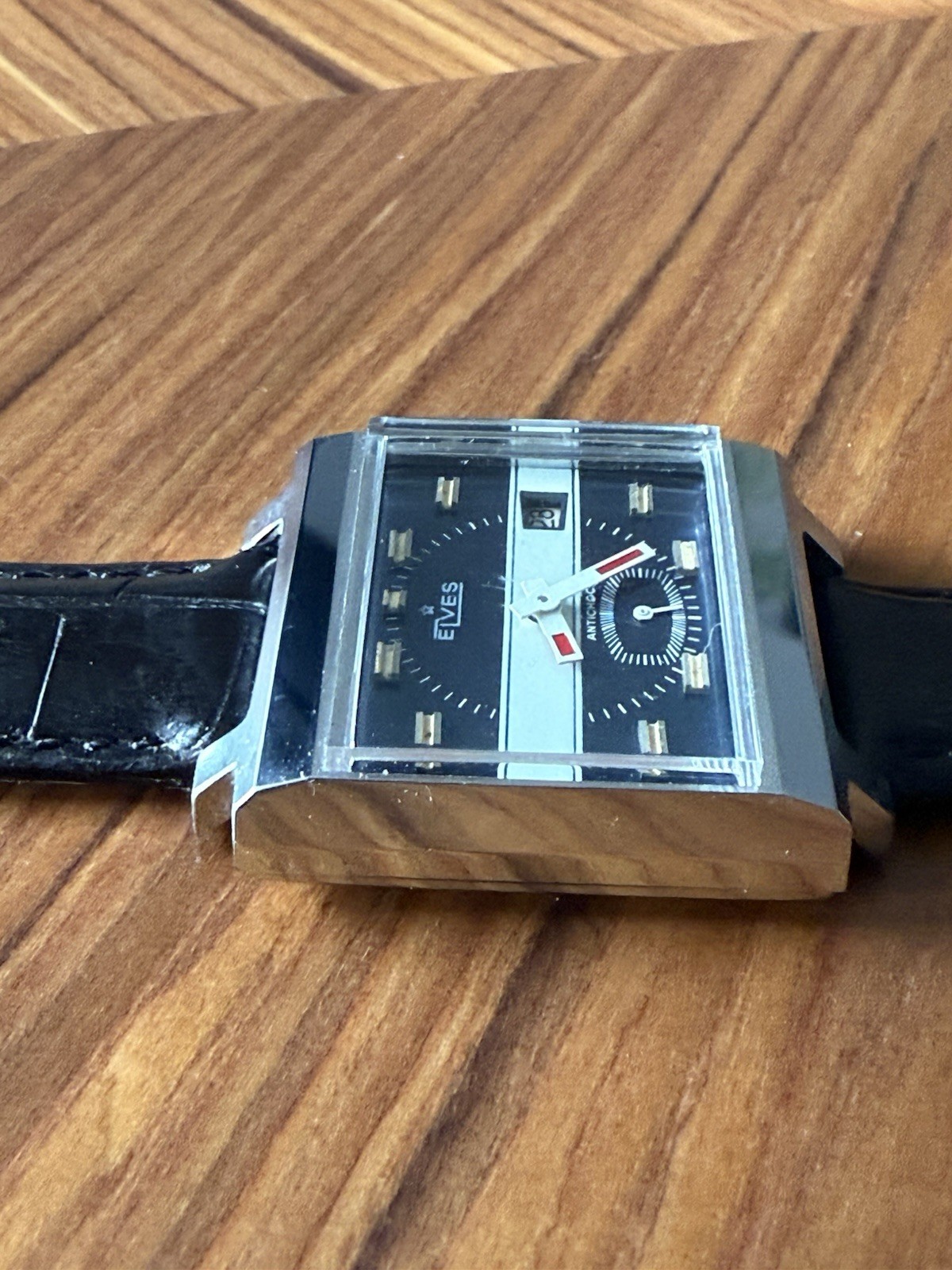 RARE VINTAGE ELVES French Mechanical WATCH Antichoc 1970’s New Old Stock 784