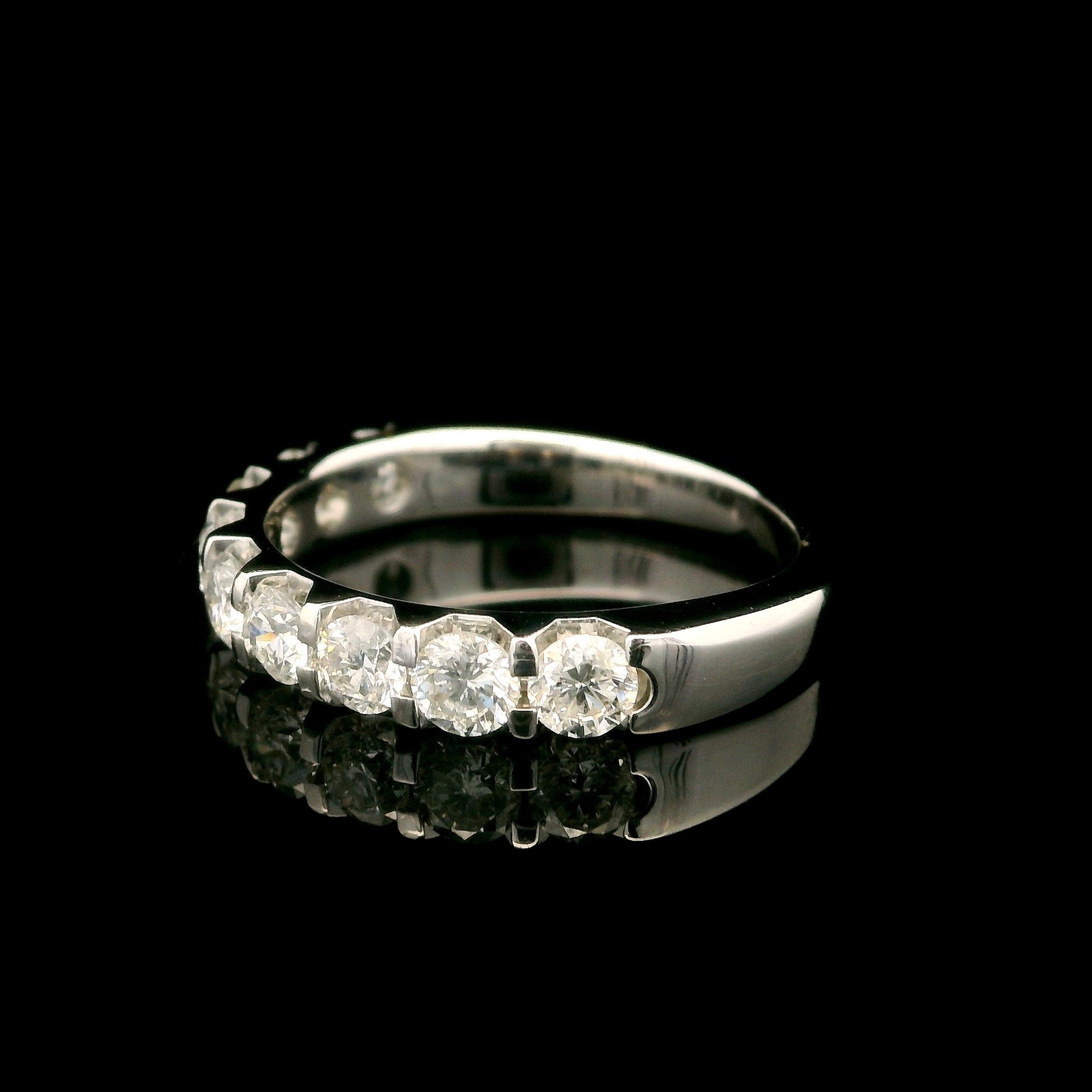 14k White Gold 0.85ctw Large Fiery White Diamond Wedding Classic Band Ring