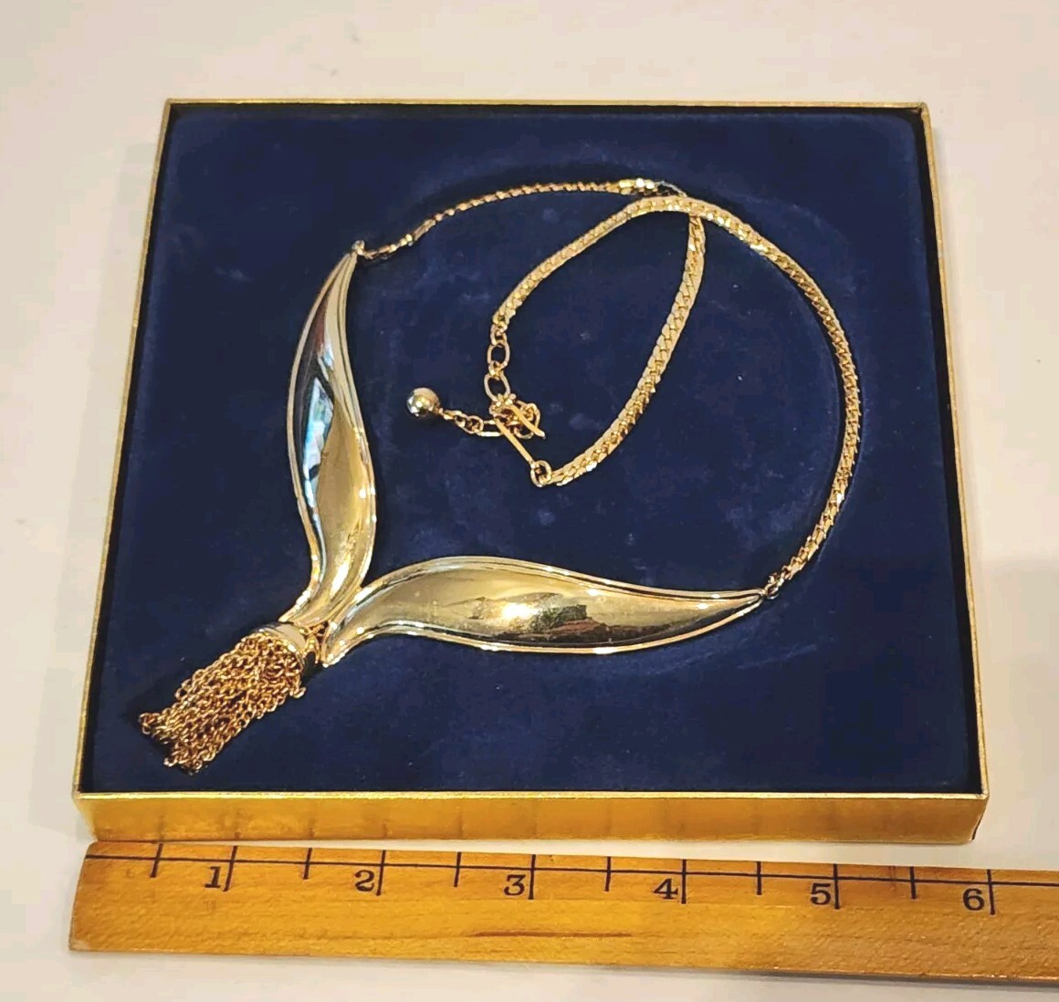 Royal Tassel Necklace Avon Fashion Accents 1972 20″ stylish