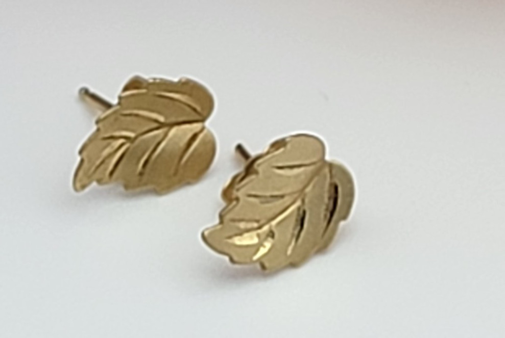Vintage 14K Yellow Gold Leaf Stud Earrings Nature Botanical Minimalist 10.6mm