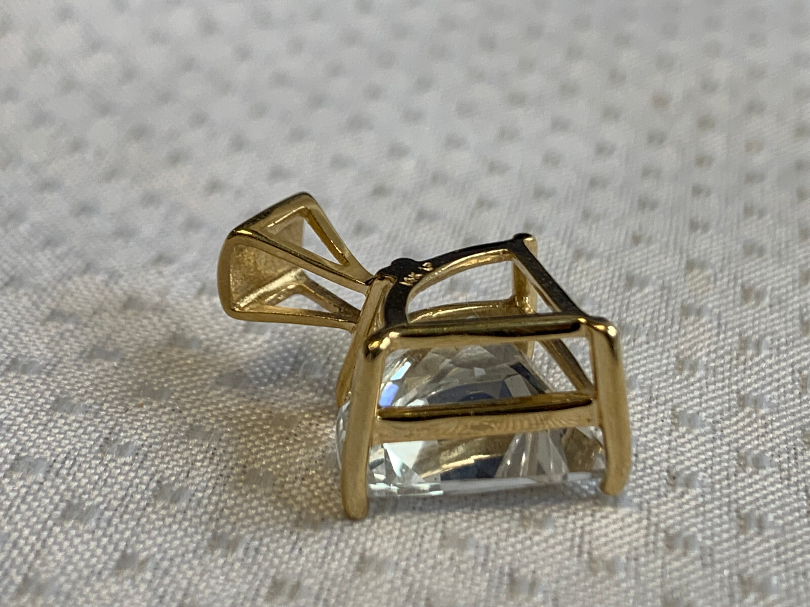 14K Yellow Gold Pendant 3.17g Fine Jewelry Clear Trilliant Stone Charm *READ*