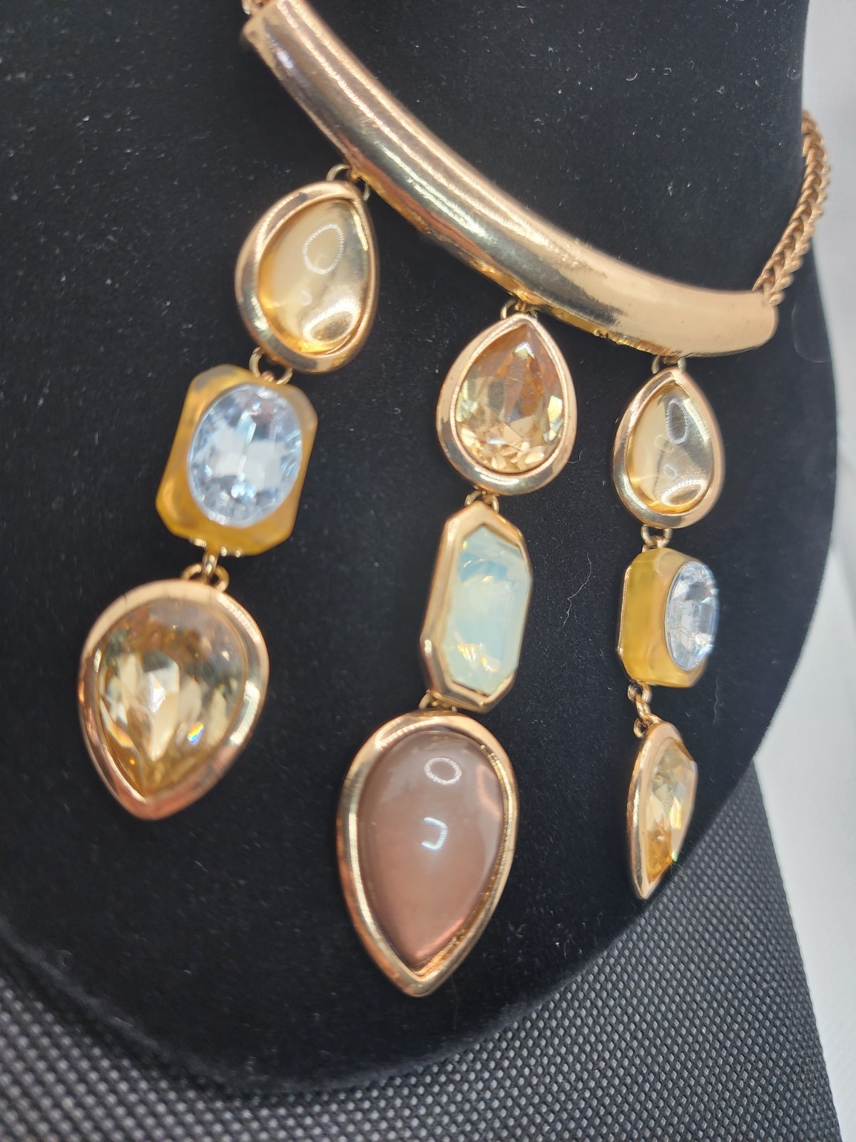 Erica Lyons Gold Rope Chain Statement Necklace Cream Champagne Resin Drop Bib
