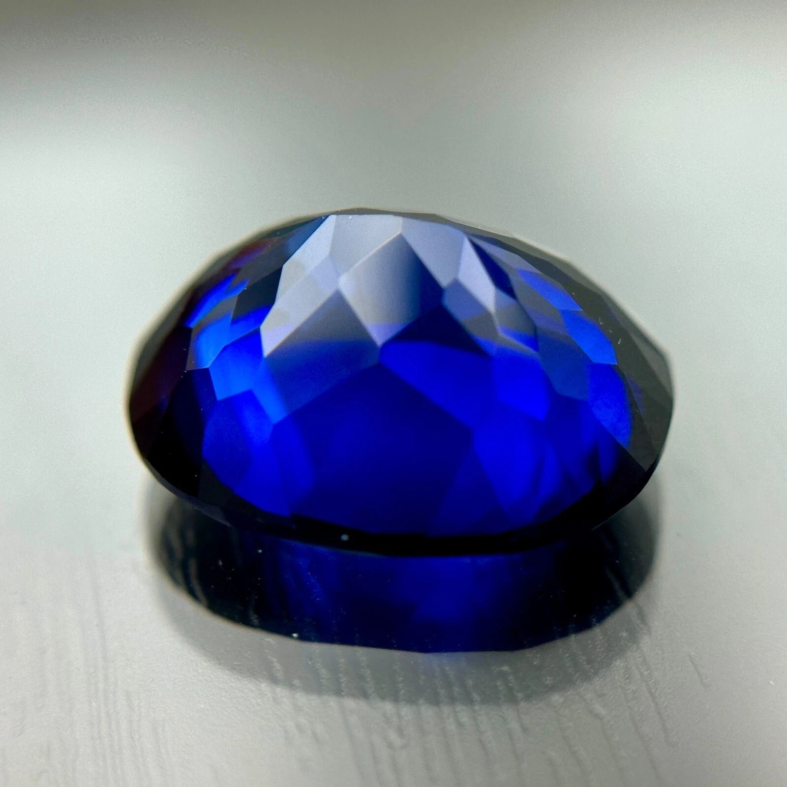 11.70 ct. AWESOME ROYAL BLUE SAPPHIRE (Flame-Fusion) CORUNDUM OVAL GEMSTONE