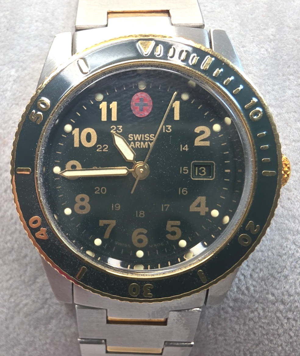 Victorinox Swiss Army Lancer Stainless Green Dial Mid Size Watch model 24293 NIB