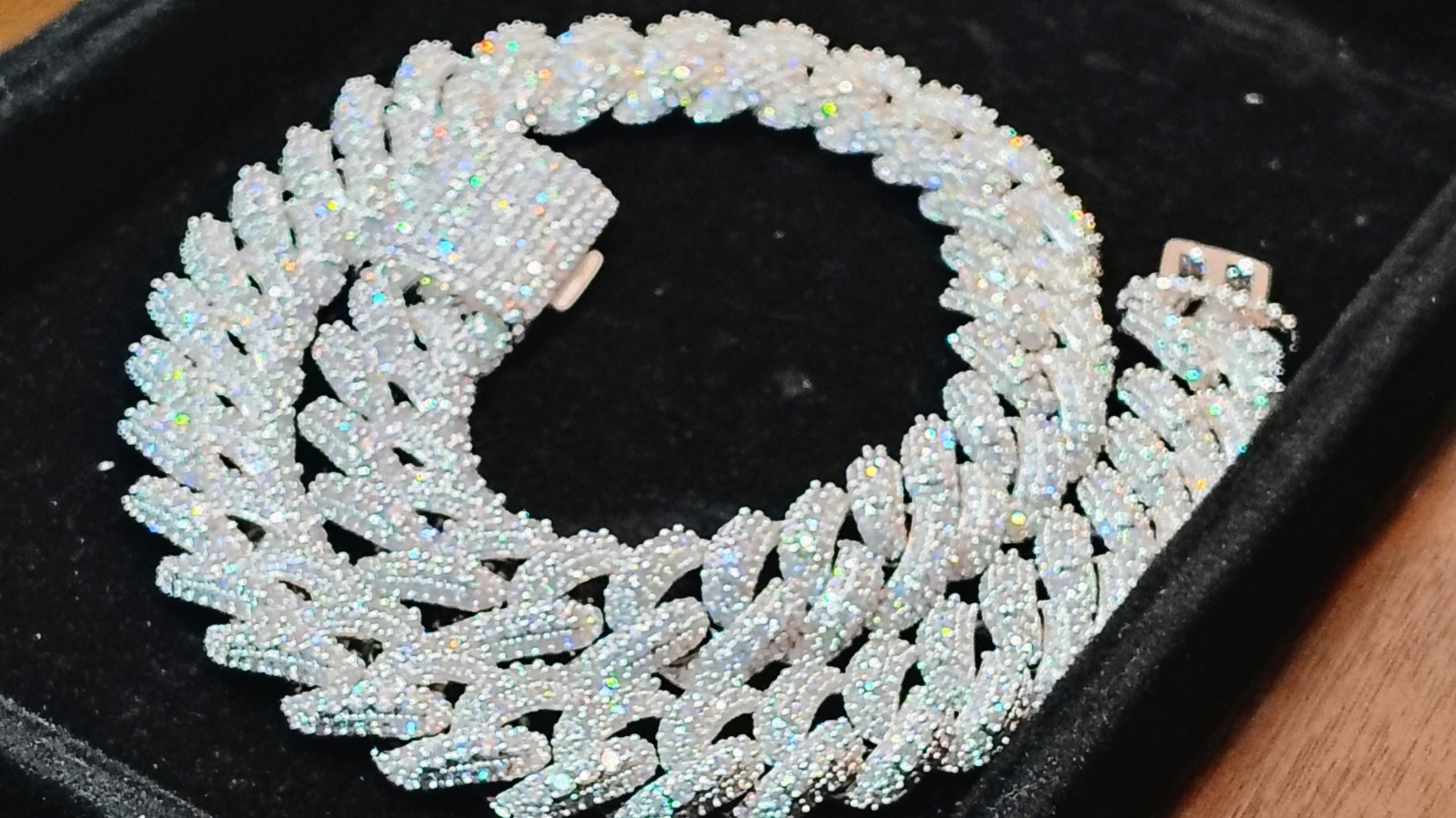 Iced Out 18mm VVS Moissanite Cuban Link Chain 20 Inch