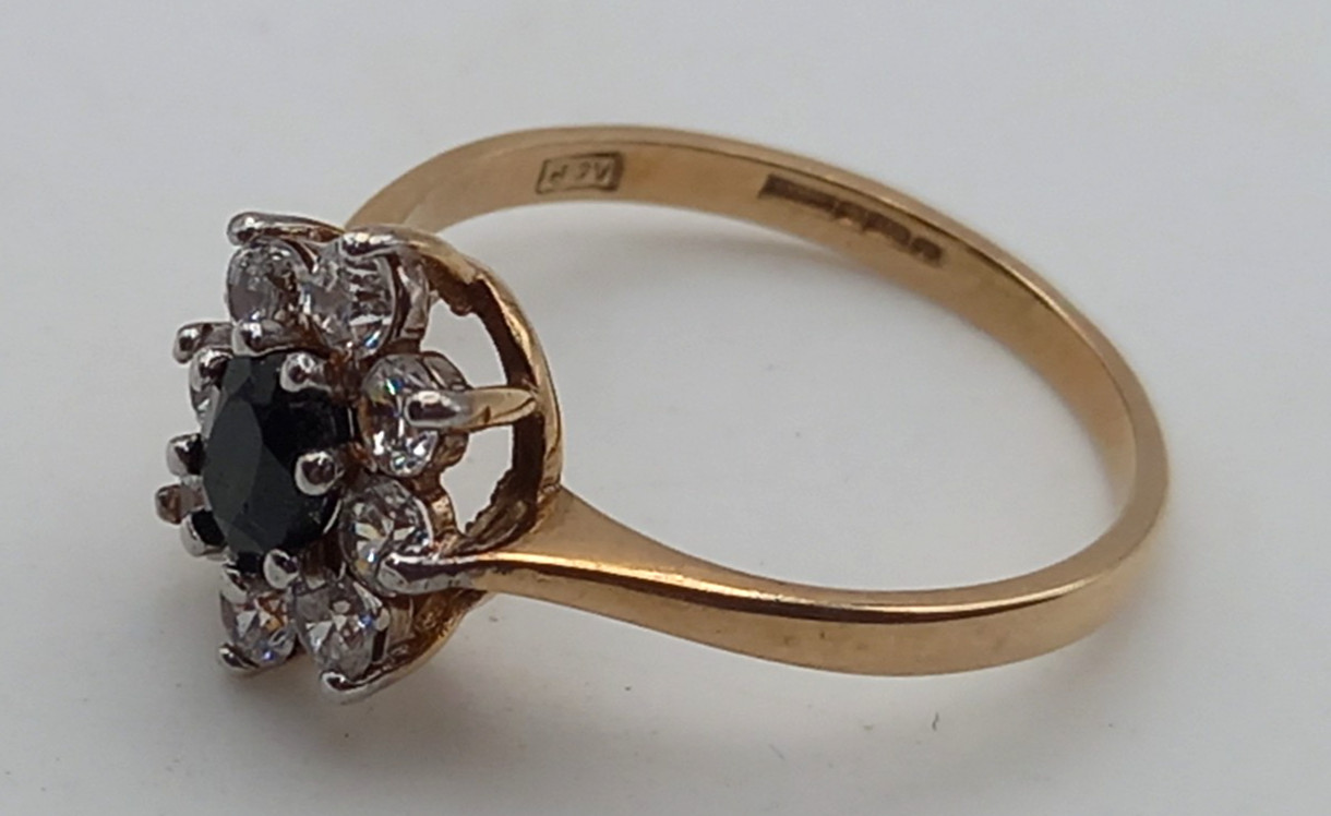 9ct Gold Lab CZ & Sapphire Cluster ring 2 grams size N