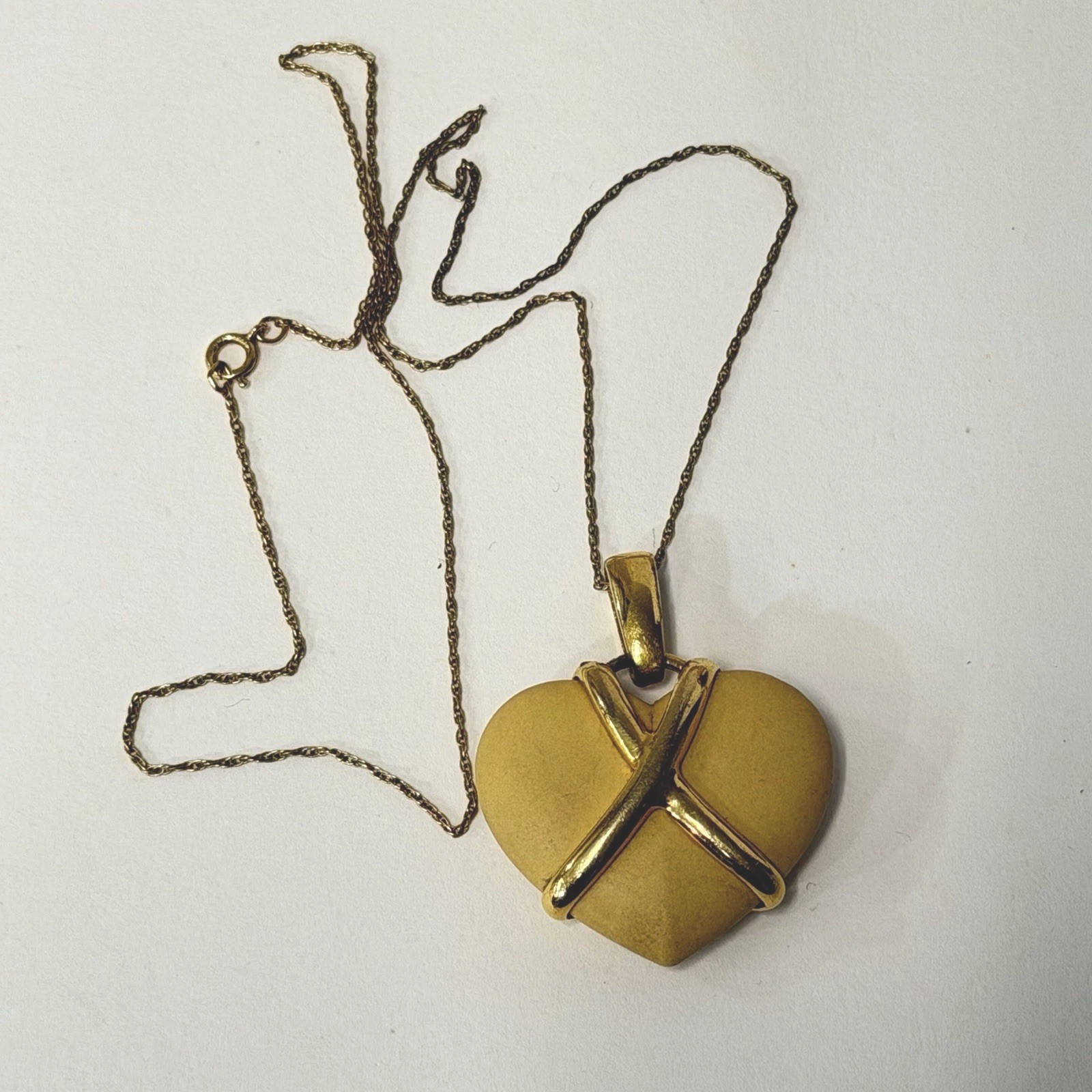 WEDGWOOD Gold tone Jasperware Beige HEART Pendant Gold Necklace