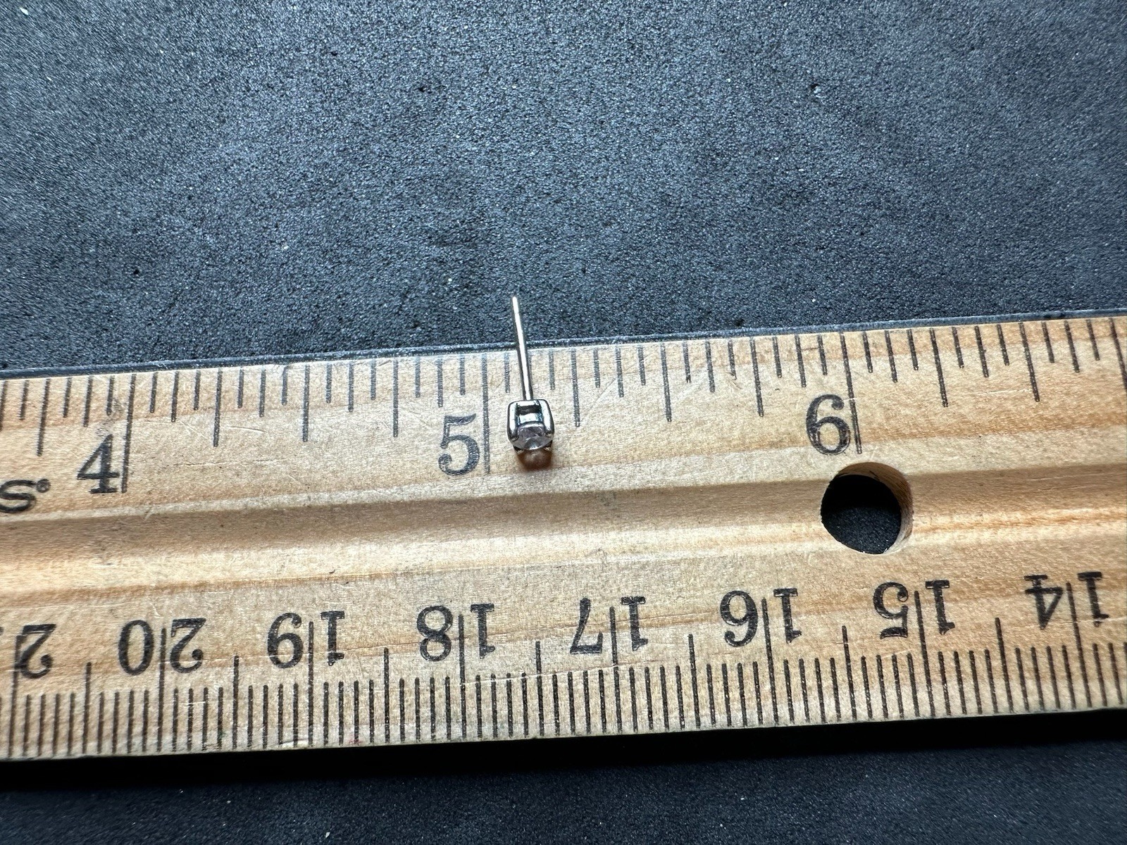 0.27g Vintage Sterling Silver 925 Stud Earrings Sparkling Clear Classic M