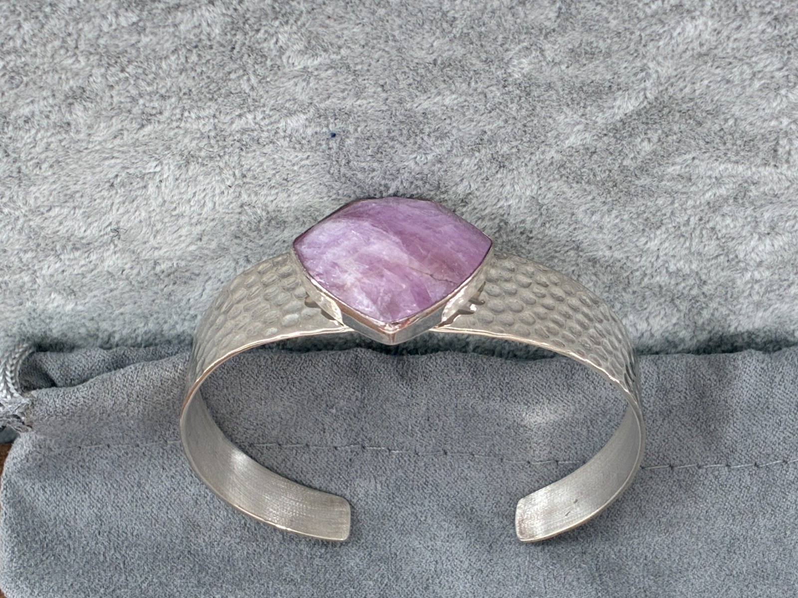 Jay King DTR Lavender Kunzite Hammered Sterling Silver Cuff Bracelet HSN Box 6in