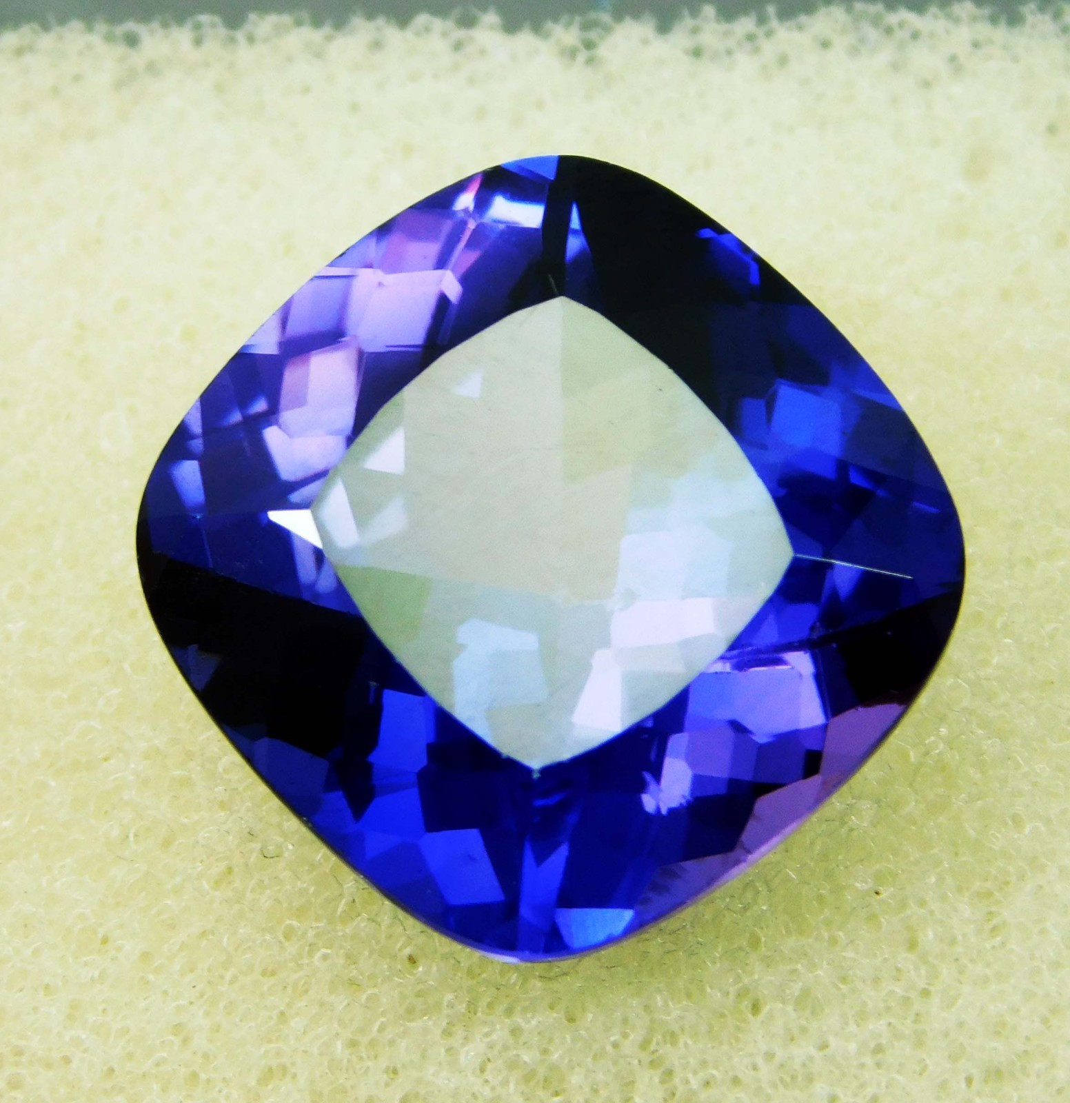 Natural Purple Blue Tanzanite 12.55 Ct AAA Cushion Cut Certified Faceted Gems