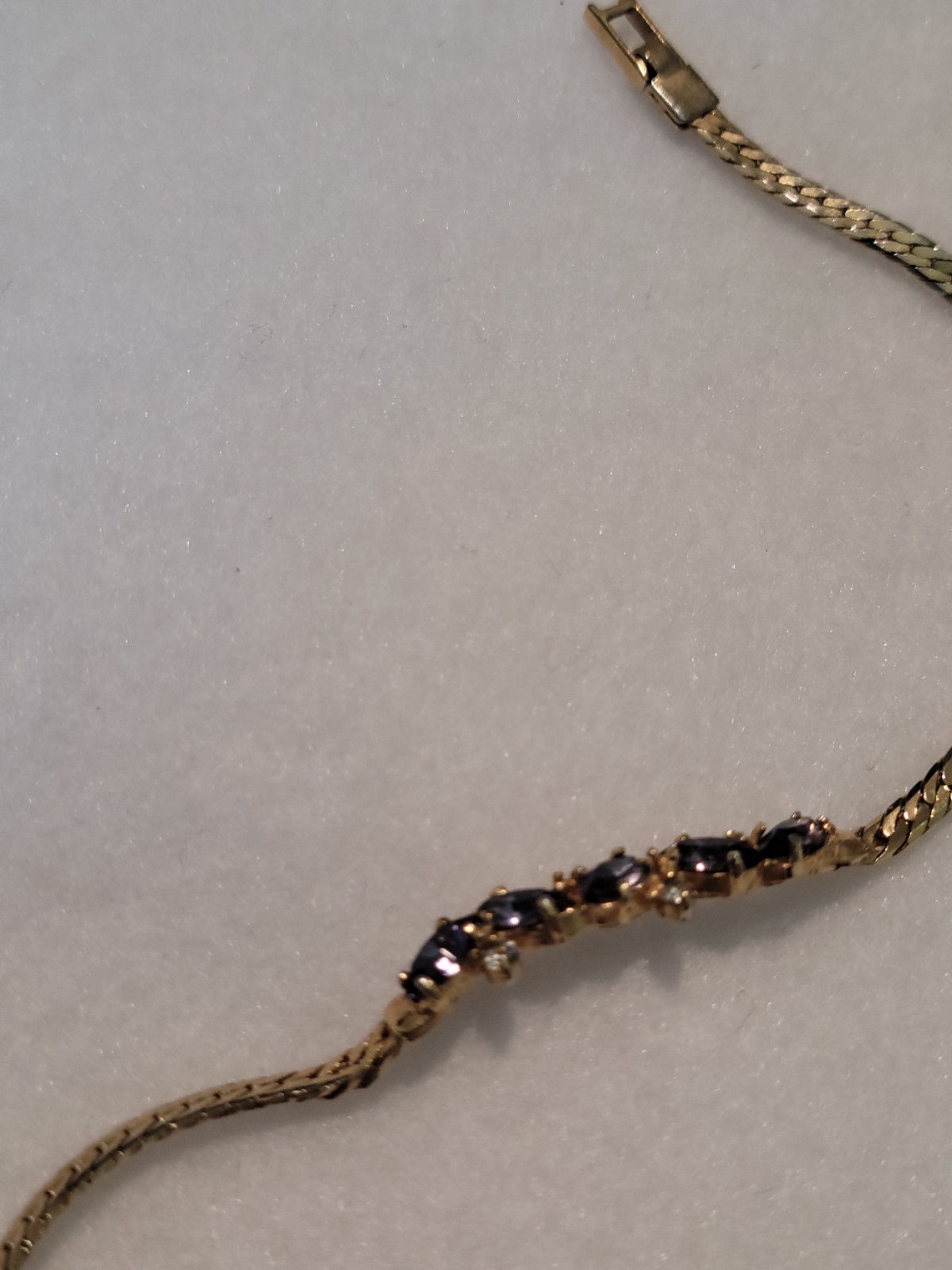 Vtg Gold Tone Dainty Bracelet Purple Rock Rhinestone Faux Amethyst Jewelry 7.5″