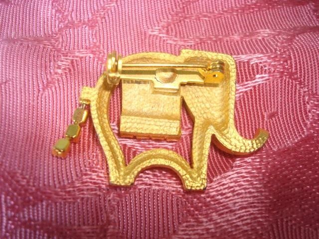 Vintage Gold Tone Elephant Pin Clear Rhinestones Tail Dangles 1 x 1 3/8 In. KJ