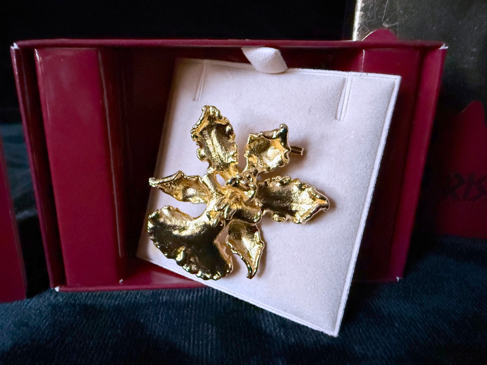 FINAL PRICE Risis Singapore National Flower Pin + Booklet Encapsulated 999 Gold