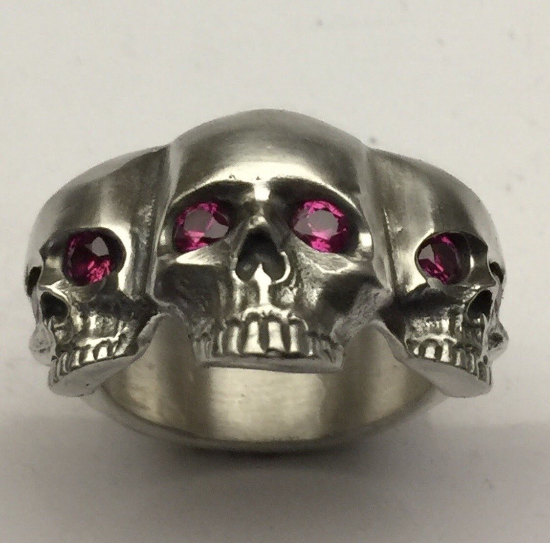 MJG STERLING SILVER TRINITY 3 SKULL RING. LAB CREATED RUBY EYES. BIKER. SZ 10.5.