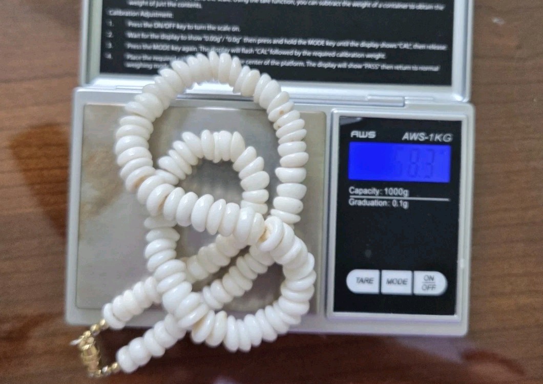 Vintage Genuine Puka Shell Necklace 19″ graduated size 8-10mm shells 83 grams