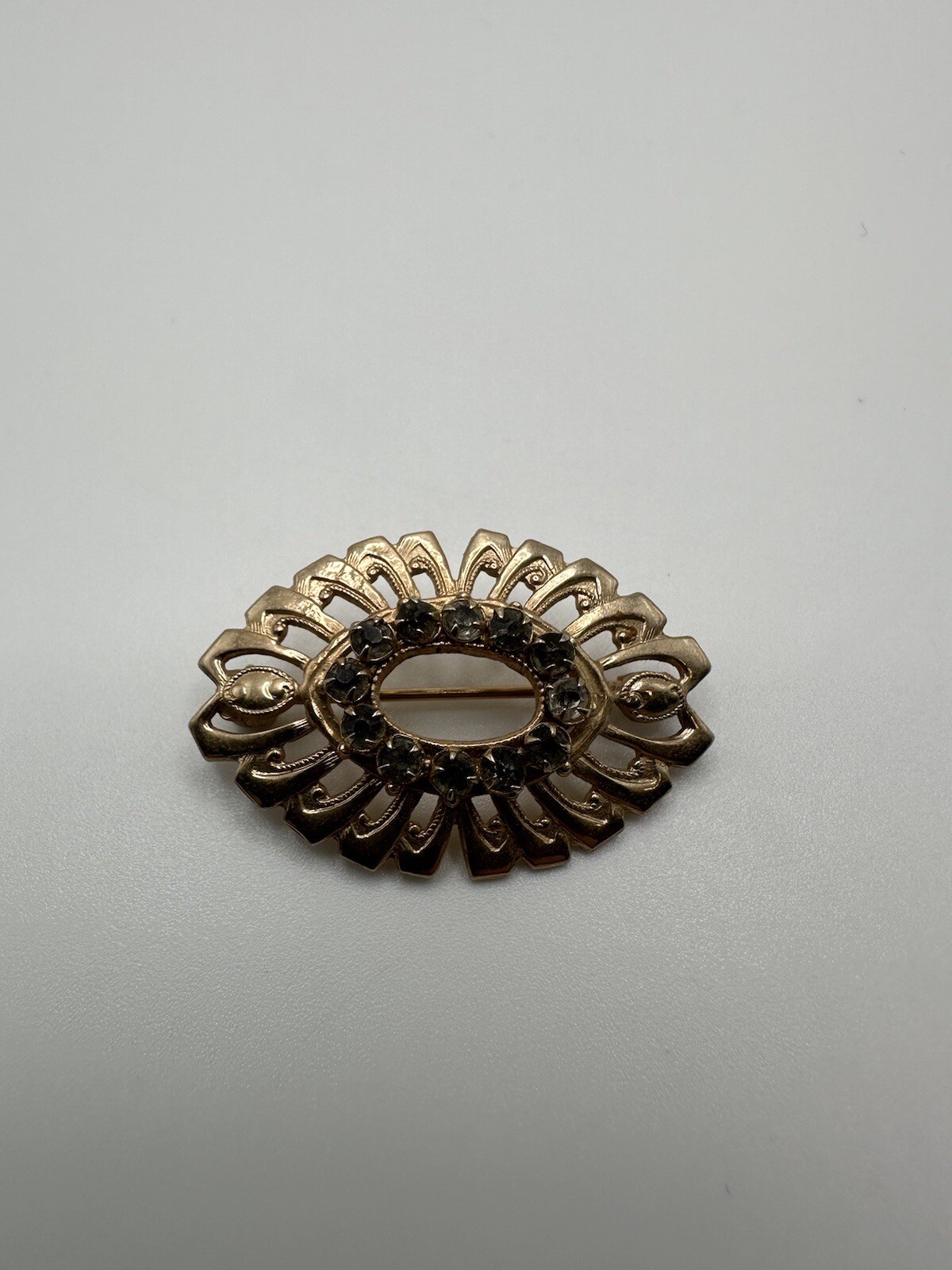 Vintage Gold Ornate Rhinestone Oval Brooch 3.6cm JB15