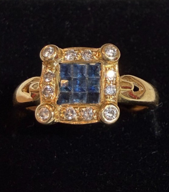 Blue Sapphire and Diamond Ring in 14kt Yellow Gold. Size 7.25