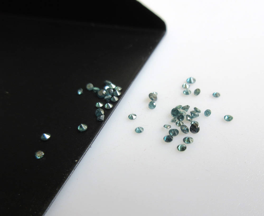 20 Pieces 1mm To 2mm Blue Faceted Round Shaped Solitaire Diamonds