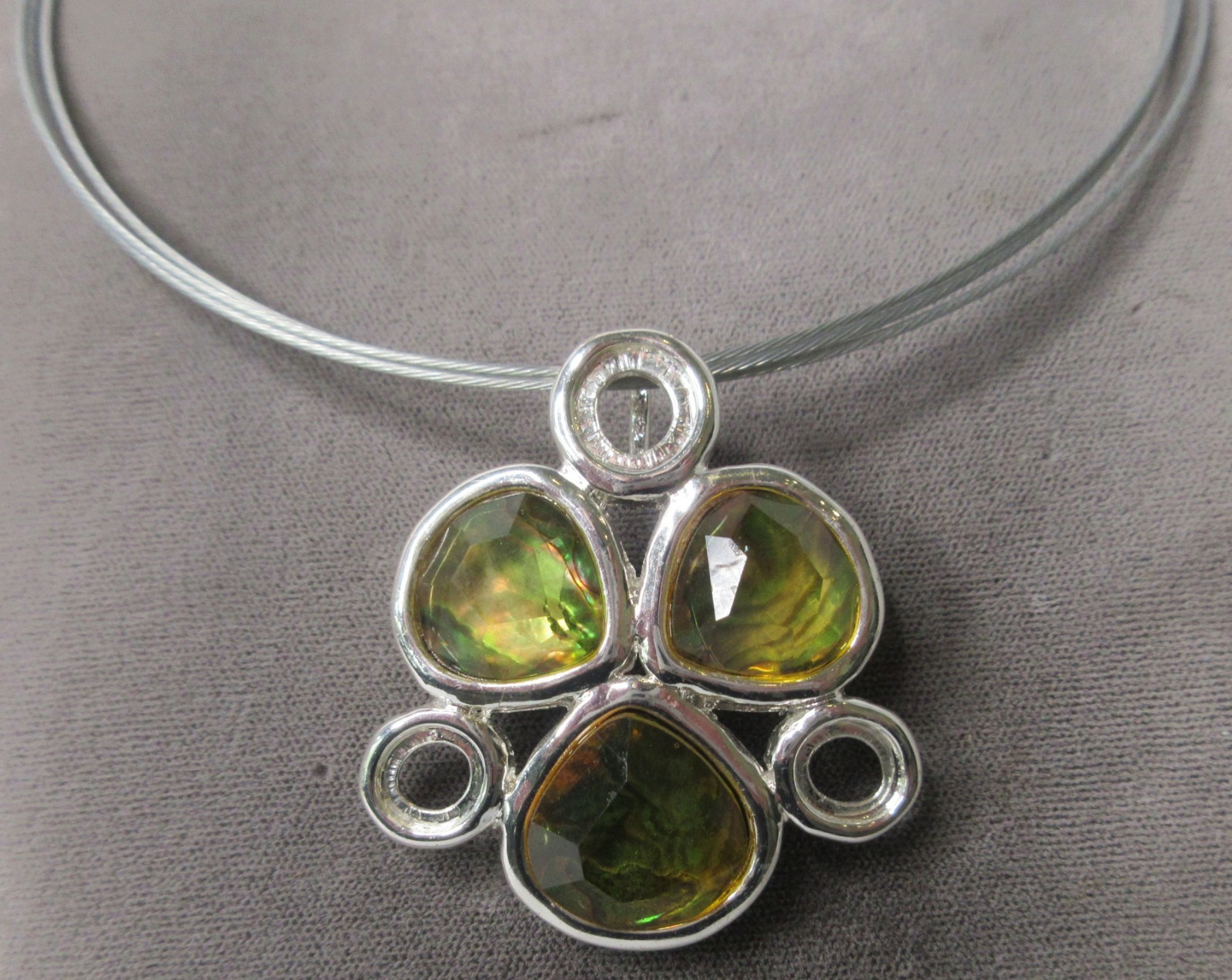 Jones New York Choker Necklace & Pendant Silver Tone Green & Yellow 17″-19″ NWT