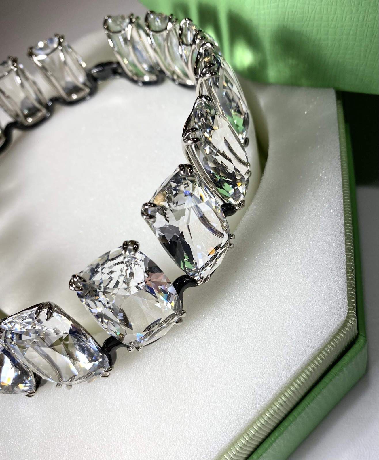 Swarovski Amazing necklace! Brand New!