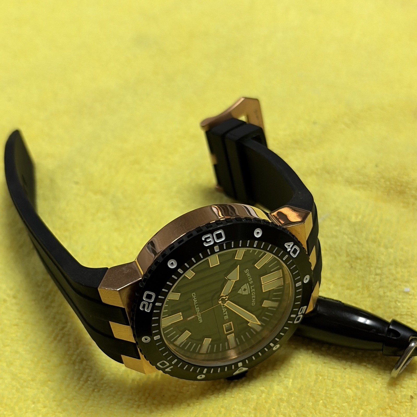 Swiss Legend Challenger Men’s Quartz Sapphire Diver 200m 47mm Black/Gold