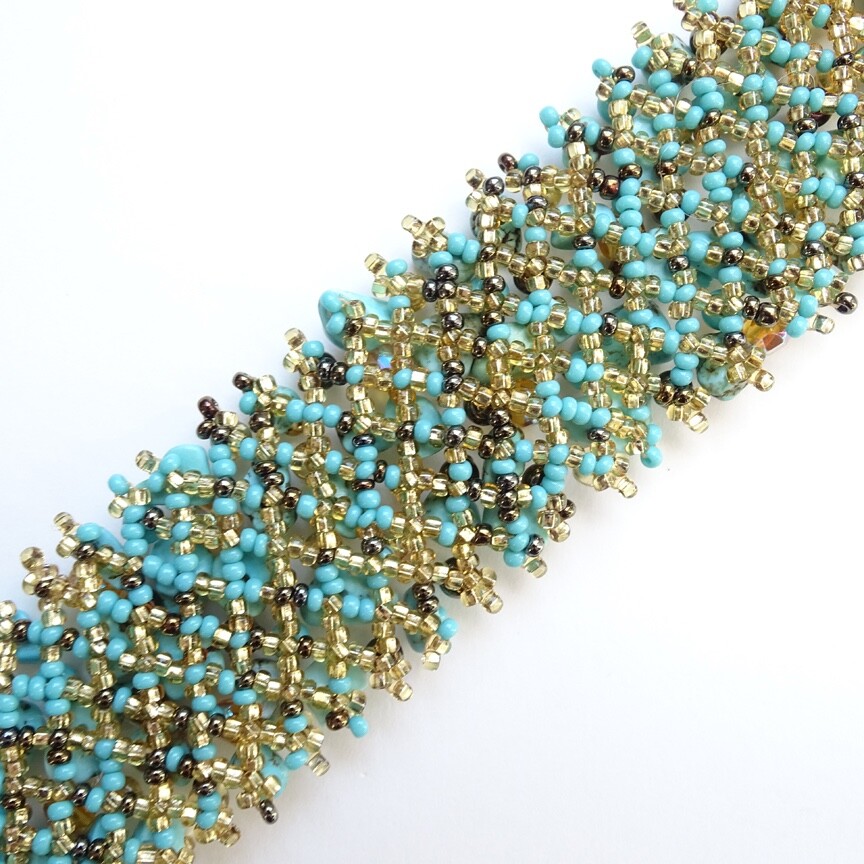 Faux Turquoise Nugget Bead Bracelet Goldtone Seed Beads Magnetic Closure 6.75in