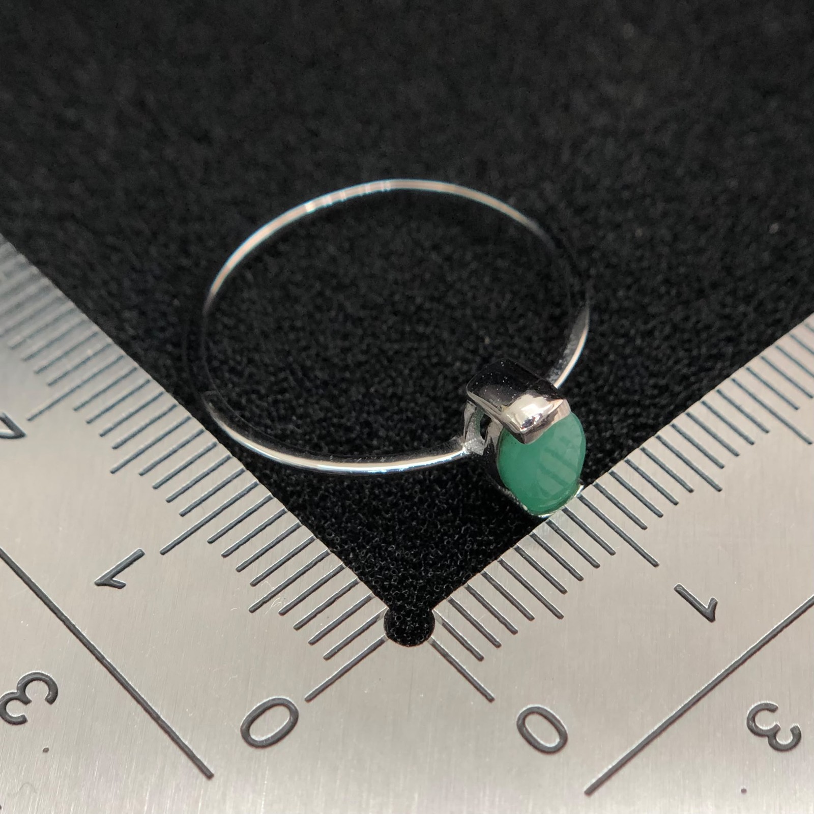 Natural Emerald Gemstone 925 Sterling Silver Ring Oval Top Rich Green 7.5