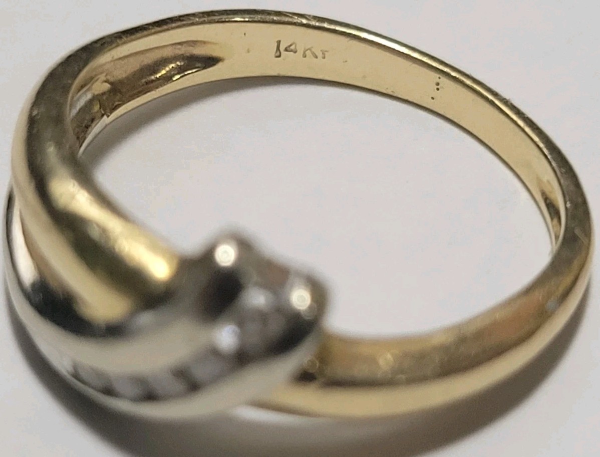 2.4g 14kt Yellow And White Gold Diamond Ring