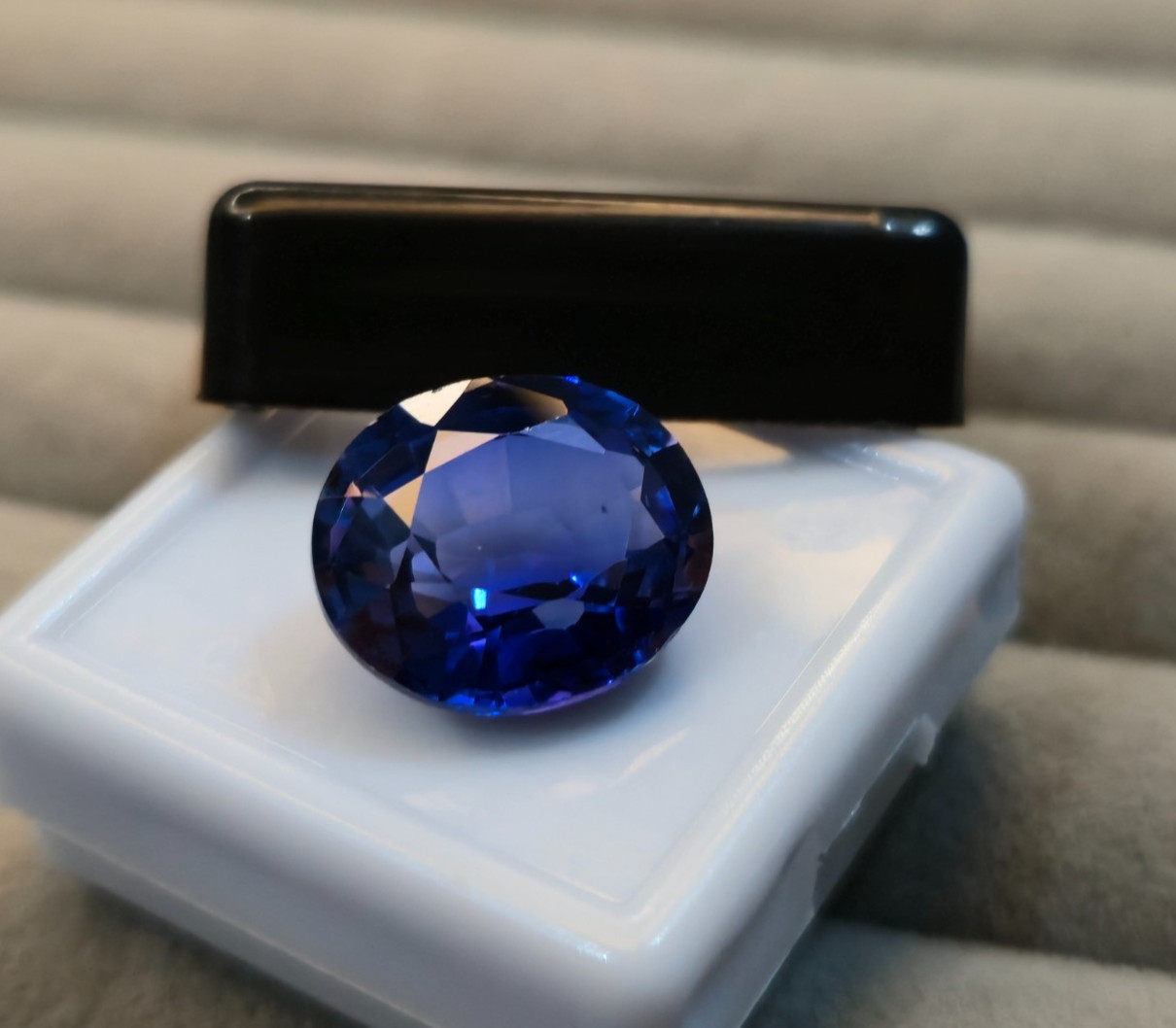 Royal Blue Sapphire 10-12 Ct Oval Shape Certified Loose Gemstone SB1400