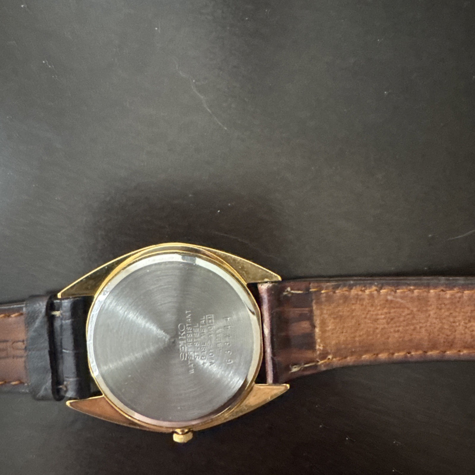 Vintage 1996 [Near MINT] New Batt SEIKO V701-7A10 Gold Mens Qz Watch From JAPAN