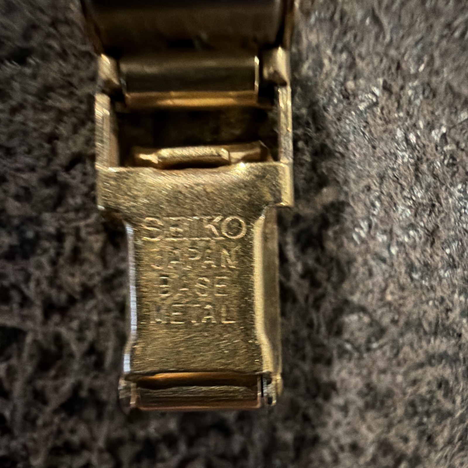 Seiko Quartz Women’s Vintage 1970s Gold Tone Cushion Watch Textured Dial