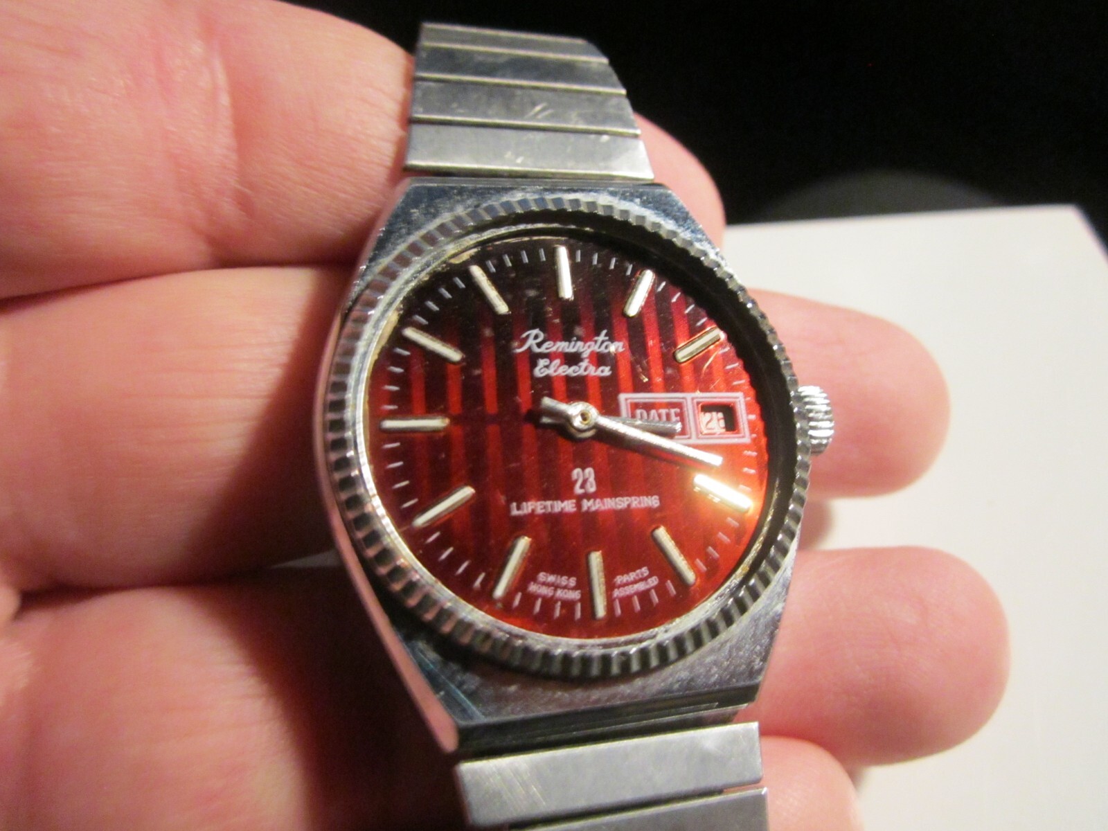 VINTAGE REMINGTON ELECTRA 23 JEWELS WATCH RED DIAL – NOT WORKING – BBA25B