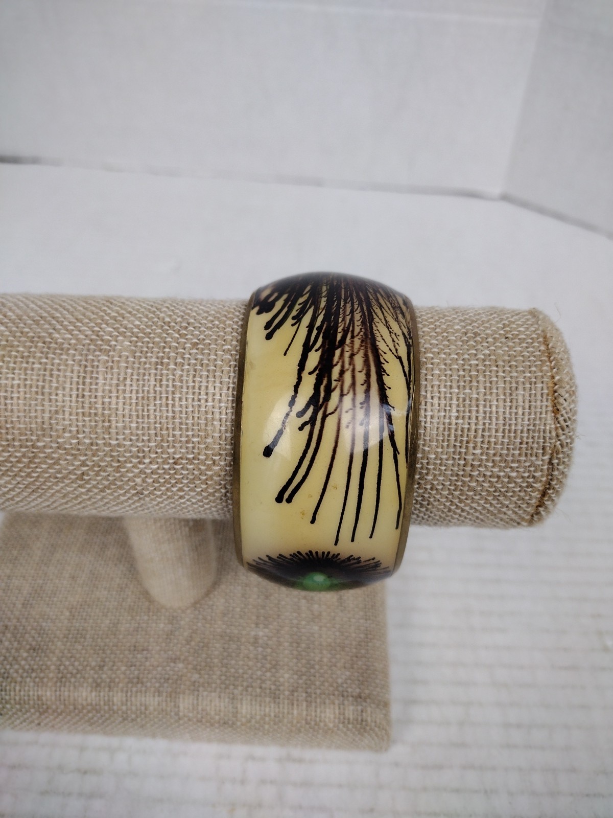 LUCITE ACRYLIC PEACOCK FEATHER BANGLE 1970’s CHUNKY BRACELET